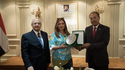 ليلى علوى ودرية شرف الدين في لجنة تحكيم مشروعات إعلام الجامعة البريطانية