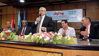 نائب رئيس جامعة طنطا يحضر حفل ختام مشروعات التخرج بكلية الآداب