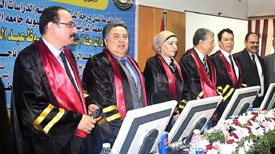 دكتوراة حول التحول الديمقراطى واثره على الدور السياسى للمرأة فى مصر