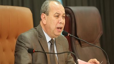 طه يتابع صرف التعويضات للمتضررين من حادث حريق المنازل بشارع الفتح