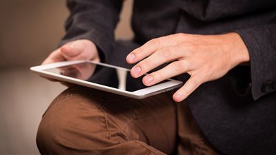 احذري .. الآثار المدمرة للأجهزة اللوحية على أصابع طفلك