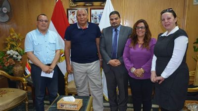 الزملوط يلتقي وفد وزارة الصناعة تمهيدا لافتتاح مجمع التمور