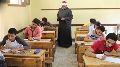 اليوم.. طلاب الشهادة الثانوية الأزهرية القسم العلمى يؤدون امتحان البلاغة