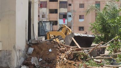 جهاز مدينة السادات يشُن حملة للقضاء على المخالفات والإشغالات بالمدينة.. صور