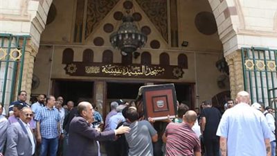توافد الفنانين للمشاركة فى جنازة عزت ابو عوف من السيدة نفيسة