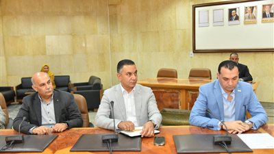 رئيس جامعة أسيوط يرأس اجتماعا للإسراع فى تنفيذ مستشفى الأورام