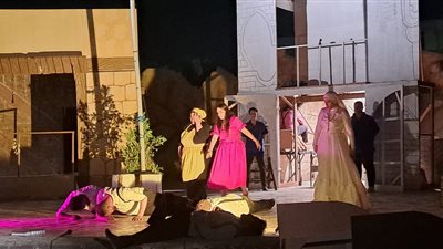 العرض المسرحي 
