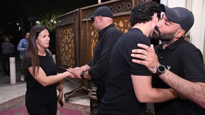 دنيا سمير غانم وكريم محمود عبد العزيز فى عزاء والد محمد سالم
