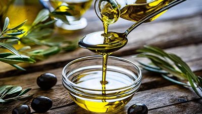 تحسين وظائف الكبد .. أبرز فوائد زيت الزيتون للجهاز الهضمى