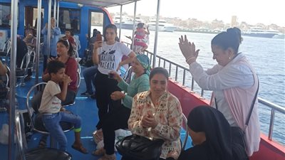 رحلة ترفيهية بحرية بالغواصة لمرضى الأورام بمستشفى الغردقة العام
