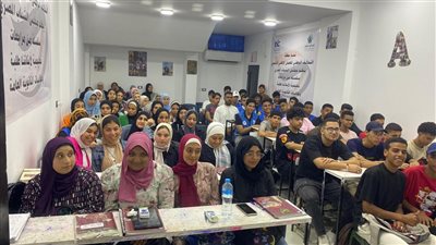 اقبال طلاب الثانوية العامة علي مجموعات المراجعة النهائية