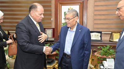محافظ أسيوط يزورمحافظ المنيا لتهنئته بتماثله للشفاء