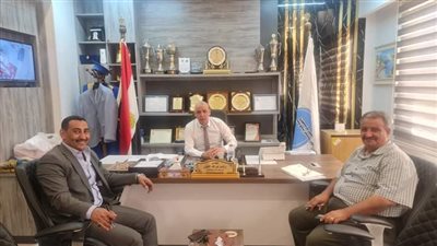 زراعة 1500 شجرة مثمرة بمحطات مياه الشرب والصرف بقنا