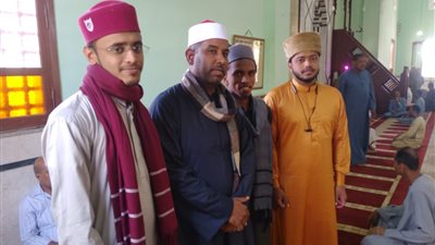 وفد هندي يزور ساحة الشيخ الطيب بالقرنة