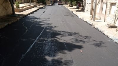 رصف الطرق الداخلية بمقابر الإسماعيلية..صور