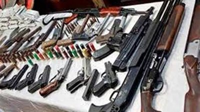 ضبط 12 متهما و12 قطعة سلاح ناري في حملة بسوهاج