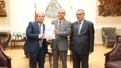 رئيس جامعة الزقازيق يصدر قرارين بتعيين وكيلين لكلية العلوم
