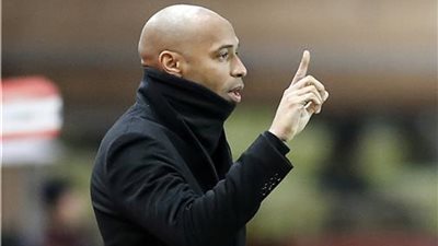 تيري هنري يرد علي عرض باريس سان جيرمان