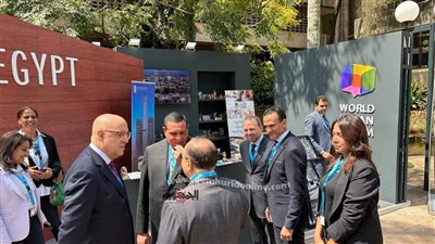 وزير التنمية المحلية يفتتح جناح منصة 
