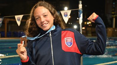 منتخب السباحة يضم ثلاث سباحات من الزهور