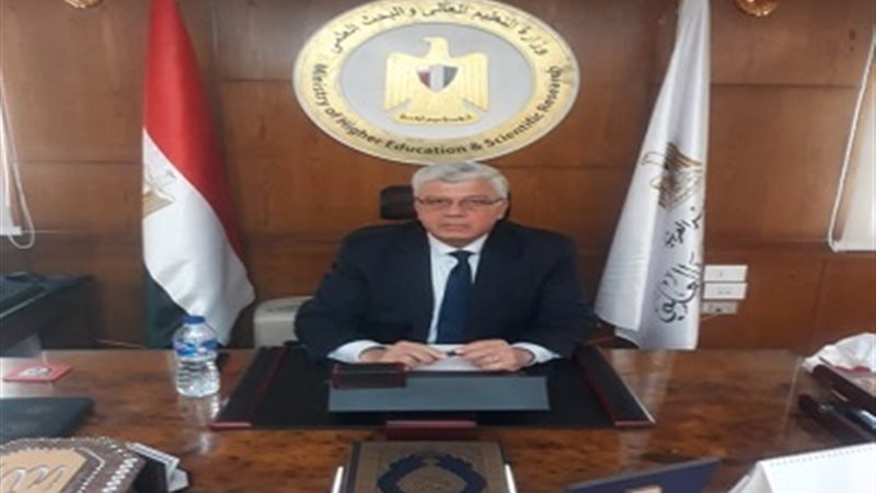 الدكتور أيمن عاشور