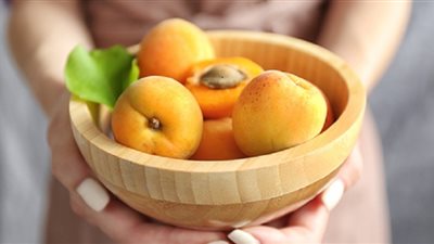 تعرف على الفئة التى يجب عليهم تجنب تناول المشمش
