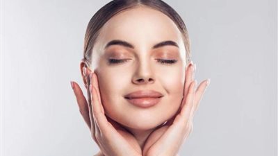 طرق طبيعية وبسيطة من المنزل للعناية بجمال بشرتك.. اكتشفيها معنا
