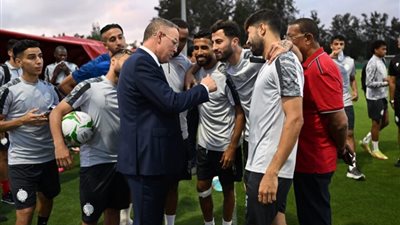 رئيس إتحاد المغرب يتفقد تدريبات الوداد قبل مواجهة الأهلى