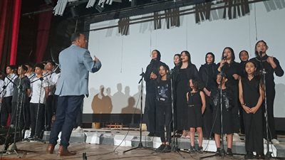 عرض فني لفرقة كورال السويس القومى