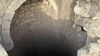 بئر السيدة عائشة.. عالم آثار يعلن مفاجأة عن 17 اكتشافًا بالمنطقة