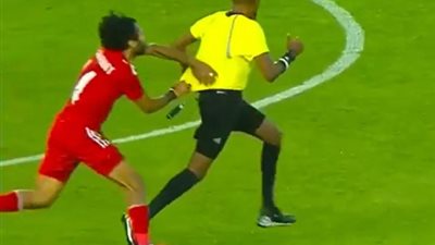 وائل جمعة : لاعب الاهلى يستحق الطرد