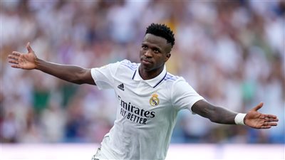 فينيسيوس يحصل على قميص أساطير ريال مدريد