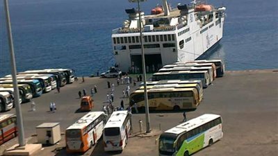 انطلاق أولى رحلات الحج البري.. سفر 252 حاجًا و7 باصات من ميناء نويبع
