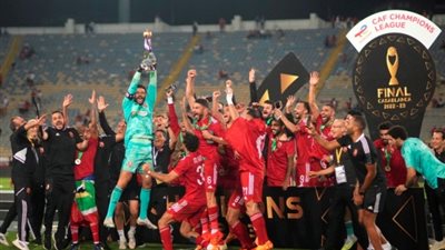 نصف مليون جنيه لكل لاعب بالاهلى مكافأة الفوز بالبطولة الافريقية