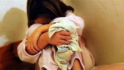 تفاصيل اغتصاب اب لابنتيه وواحده تنجب طفلا