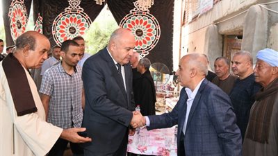 محافظ قنا يؤدى واجب العزاء في الكاتب الصحفي أحمد خلف الله