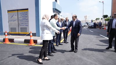 الرئيس السيسي يشيد بجهود العاملين في الوحدة الصحية بقرية 