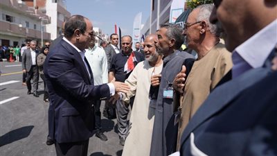 الرئيس السيسي يتفقد مجمع الخدمات الزراعية في قرية الأبعدية بمحافظة البحيرة