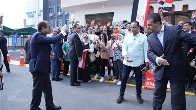 رفعت إسم مصر عاليا .. أهالي الابعدية يرحبون بالرئيس السيسي في البحيرة