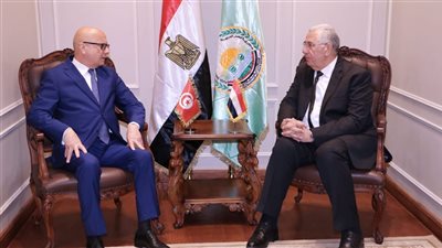 القصير يبحث مع نظيره التونسي تعزيز التبادل التجاري للسلع الزراعية