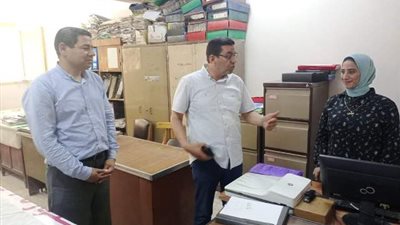 رئيس المنيا: يتفقد ادارات ديوان مجلس المدينة لمتابعة انتظام العمل