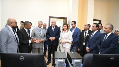 وزيرة الثقافة ومحافظ قنا يفتتحان 
