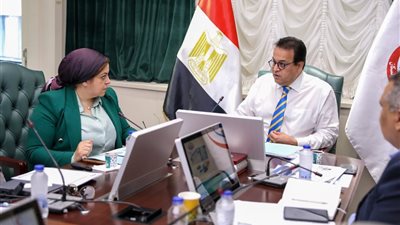 وزير الصحة يتابع آليات العمل بالمستشفيات والمراكز الطبية المتخصصة