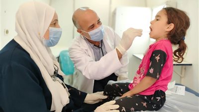 توقيع الكشف الطبي على 1840 حالة في قافلة علاجية بسمالوط