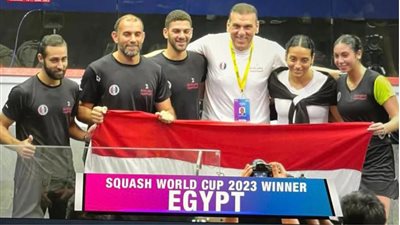 مصر تتوج بكأس العالم للاسكواش بعد الفوز على ماليزيا 2/1