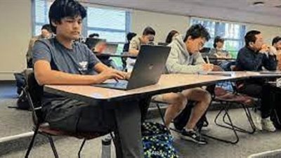 أصغر خريج في جامعة سانتا كلارا الأمريكية