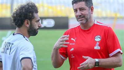 فيتوريا يعلن عن هوية قائد منتخب مصر في غياب محمد صلاح