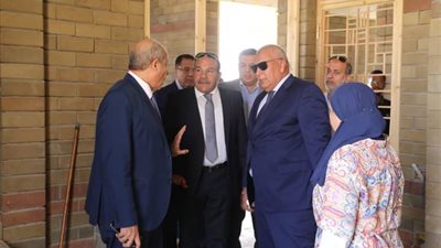 محافظ الوادي الجديد يستقبل وفد الوطنية للصحافة لتفقد المشروعات