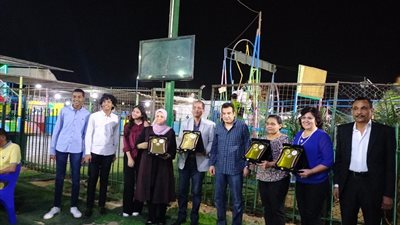 إدريس يكرم أوائل الإعدادية بمدينة الأقصر