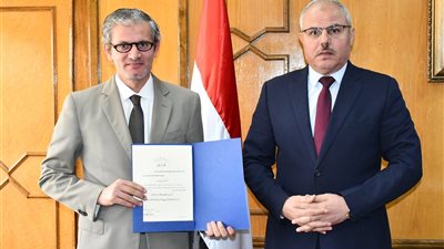 الدكتور محمد سرحان عميدا لكلية العلاج الطبيعي بجامعة القناة